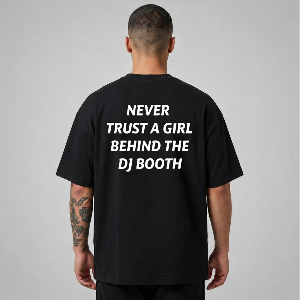 Oversize Premium T-Shirt Never Trust A Girl - Siyah